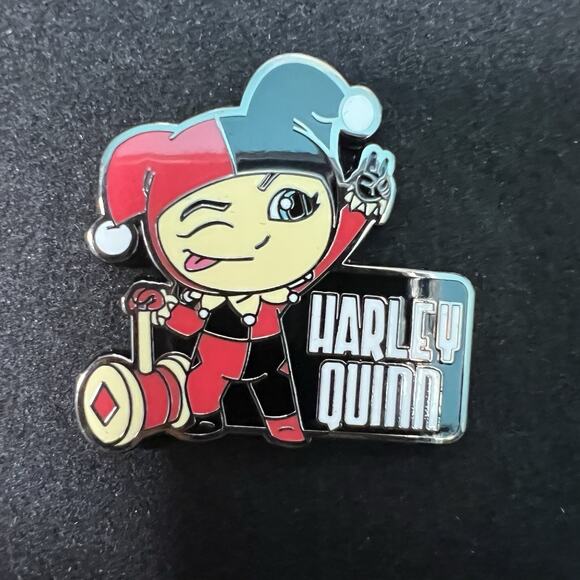 Six Flags Magic Mountain Exclusive Chibi Harley Quinn Enamel Pin DC Comics - Picture 1 of 5